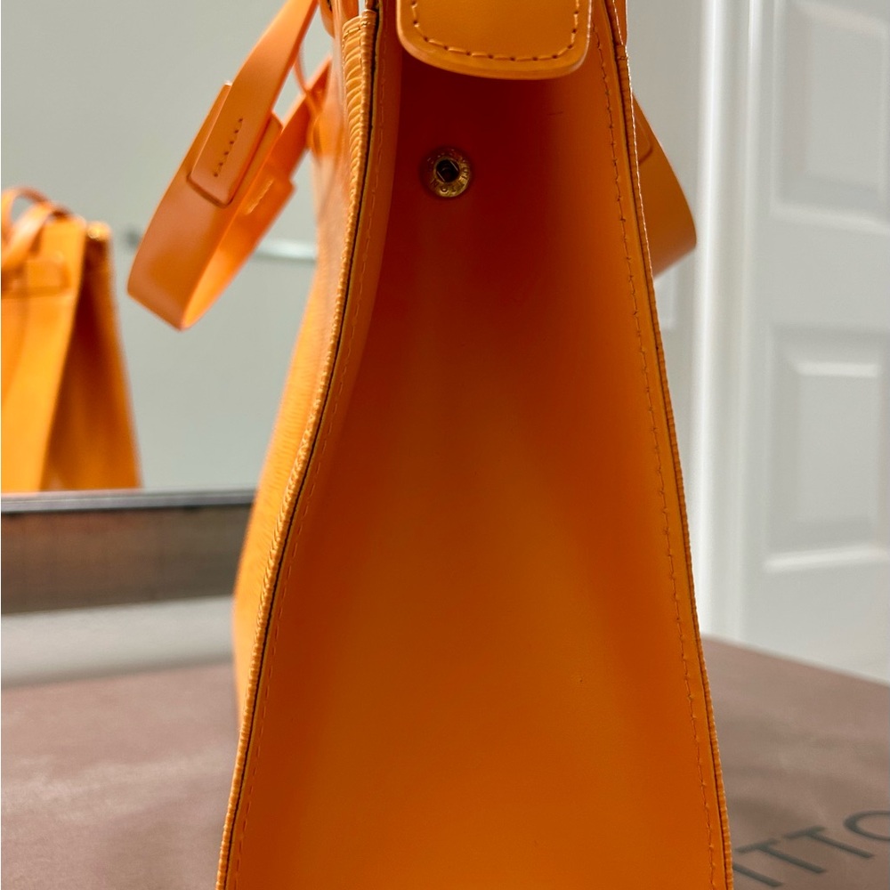 Authentic Vintage Louis Vuitton Epi Mandarin Orange Croisette PM Tote Bag - Picture 3 of 13